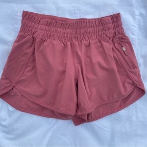 Lululemon Tracker shorts 4”